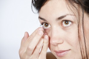 SIX things you should NEVER do in contact lenses.
